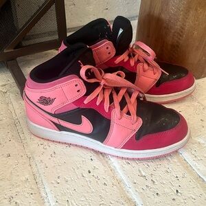 Coral Jordan 1 Mid size 7 youth